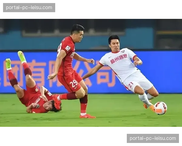 战术博弈:梅州客家主动放弃控球,专注防守反击收获奇效 战术博弈:梅州客家主动放弃控球,专注防守反击收获奇效